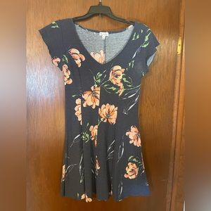 Cute short sleeve dress.